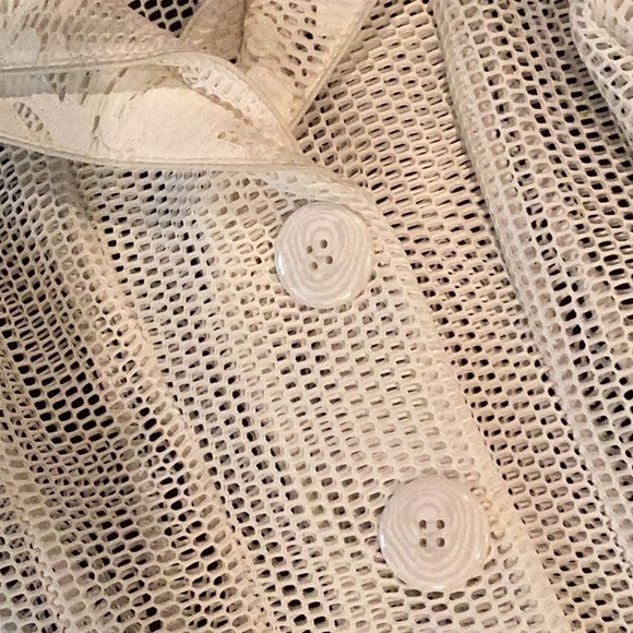 Design Today’s Graceful off white embroidered sleeve & double collar mesh - Picture 6 of 9